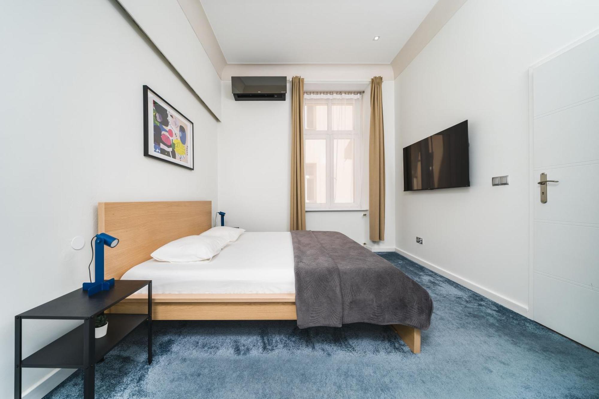 Апартаменты Old Town Luxe Retreat - King Bed - Steps To Main Square Краков Экстерьер фото