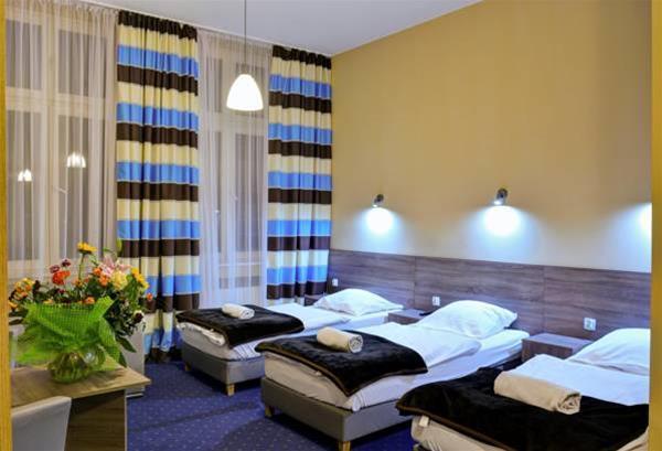 Апартаменты Old Town Luxe Retreat - King Bed - Steps To Main Square Краков Экстерьер фото