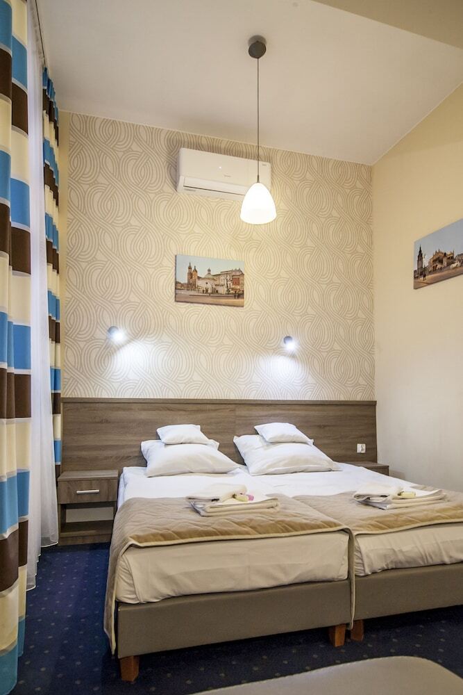 Апартаменты Old Town Luxe Retreat - King Bed - Steps To Main Square Краков Экстерьер фото